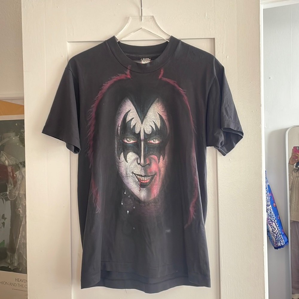 Authentic KISS vintage tee soft size large